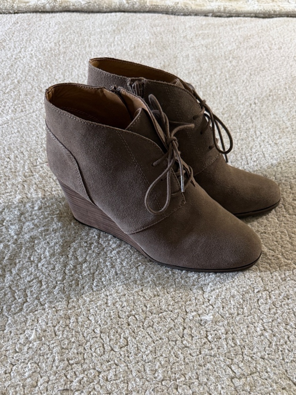 Lucky Brand Shylow Taupe Lace-Up Suede Wedge Booties 9.5